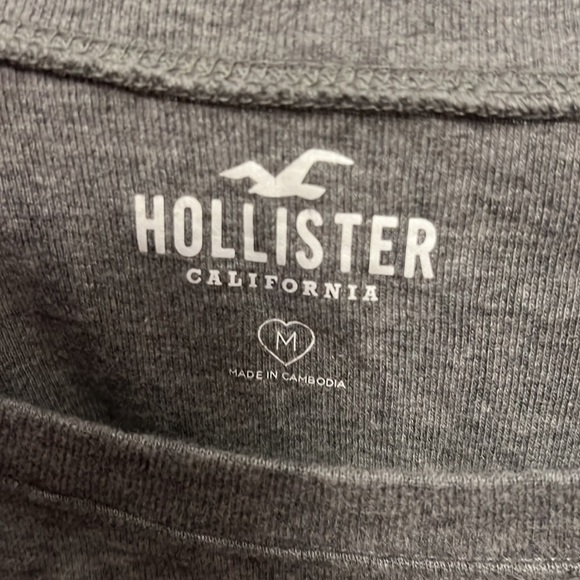 Hollister t shirt. Size medium. Like new. - Picture 2 of 2